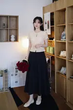 Chân váy đen xòe xếp ly dáng dài